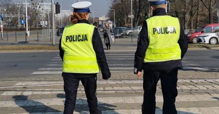 Policja każe odblokować telefon. Czy można odmówić?