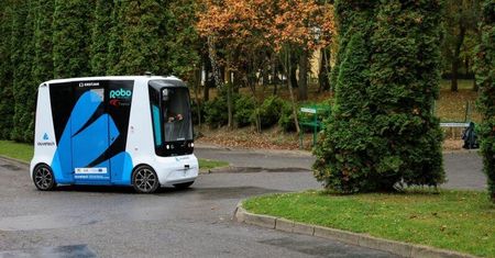 Minibus bez kierowcy będzie za darmo woził pasażerów po cmentarzu w Gdańsku