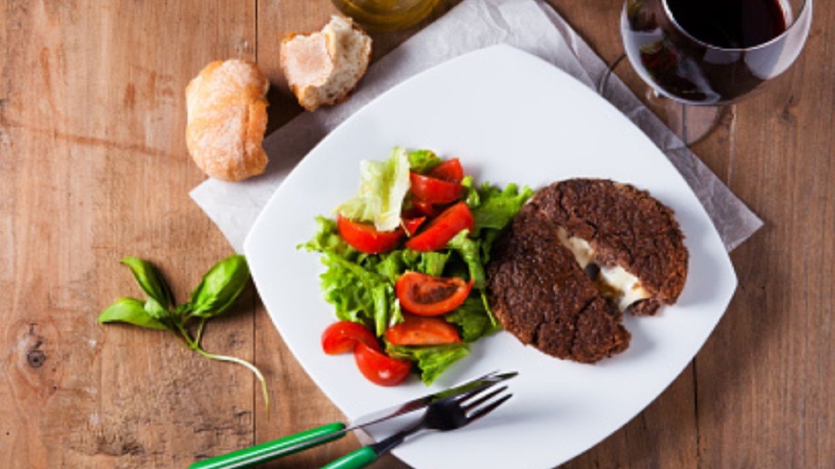 Przepis na kotlety mielone z żółtym serem pozwoli ci dalej cieszyć się twoim ulubionym posiłkiem