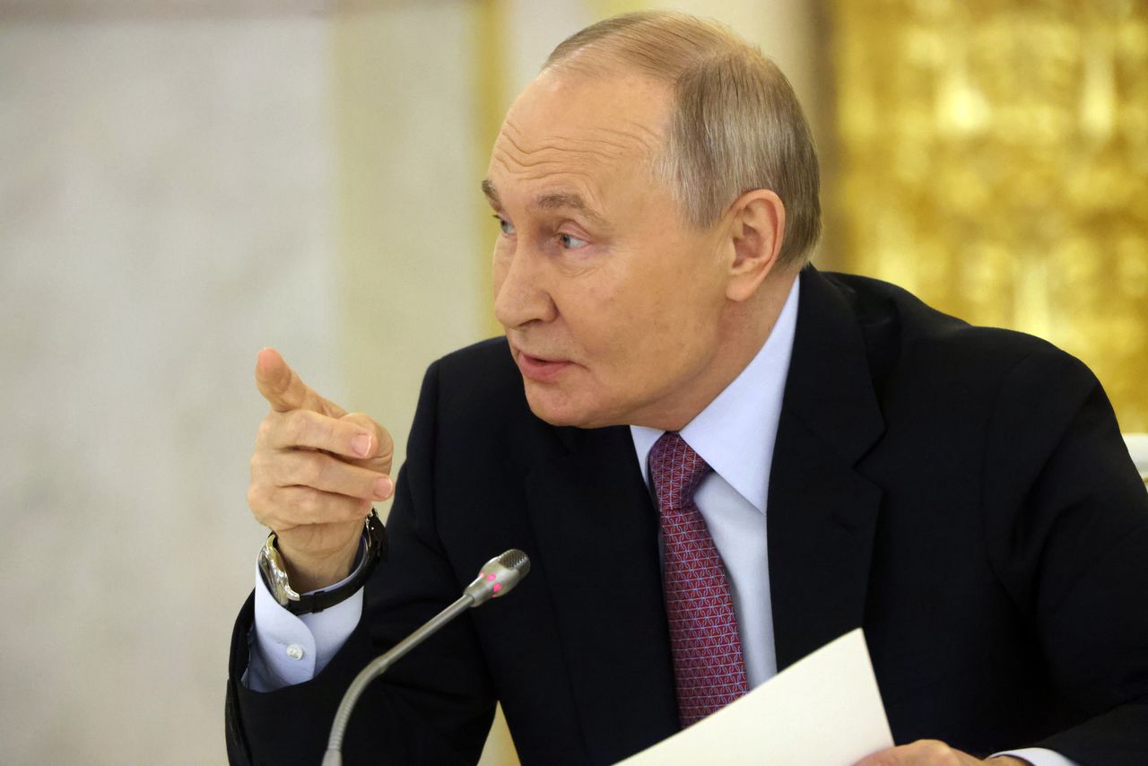 Putin: No peace talks without change in Ukrainian leadership
