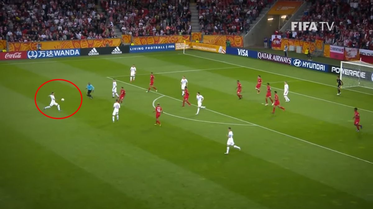 Zdjęcie okładkowe artykułu: Twitter / twitter.com/FIFAcom / Moment uderzenia Jakuba Bednarczyka w meczu Polska - Tahiti na mistrzostwach świata U-20