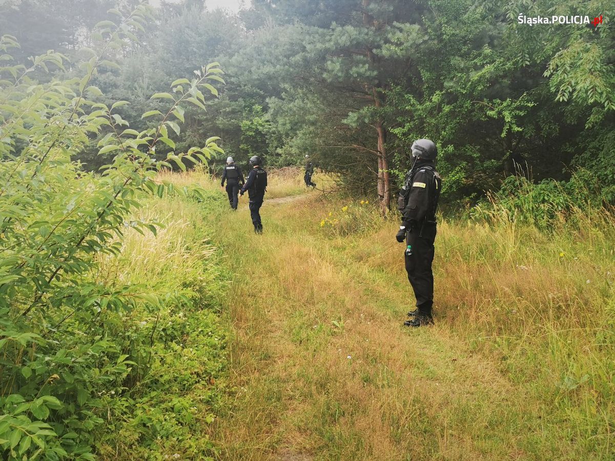 Tragedia w Borowcach. Ponad 200 policjantów przeczesuje teren pod Częstochową 