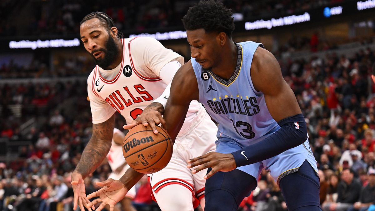 Getty Images / Jamie Sabau / Na zdjęciu: Andre Drummond (z lewej) i Jaren Jackson Jr.