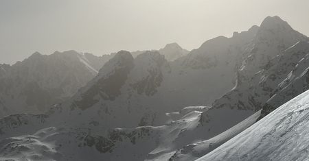 Tatry zasnute pyłem z Sahary. Żółty nalot widać już gołym okiem