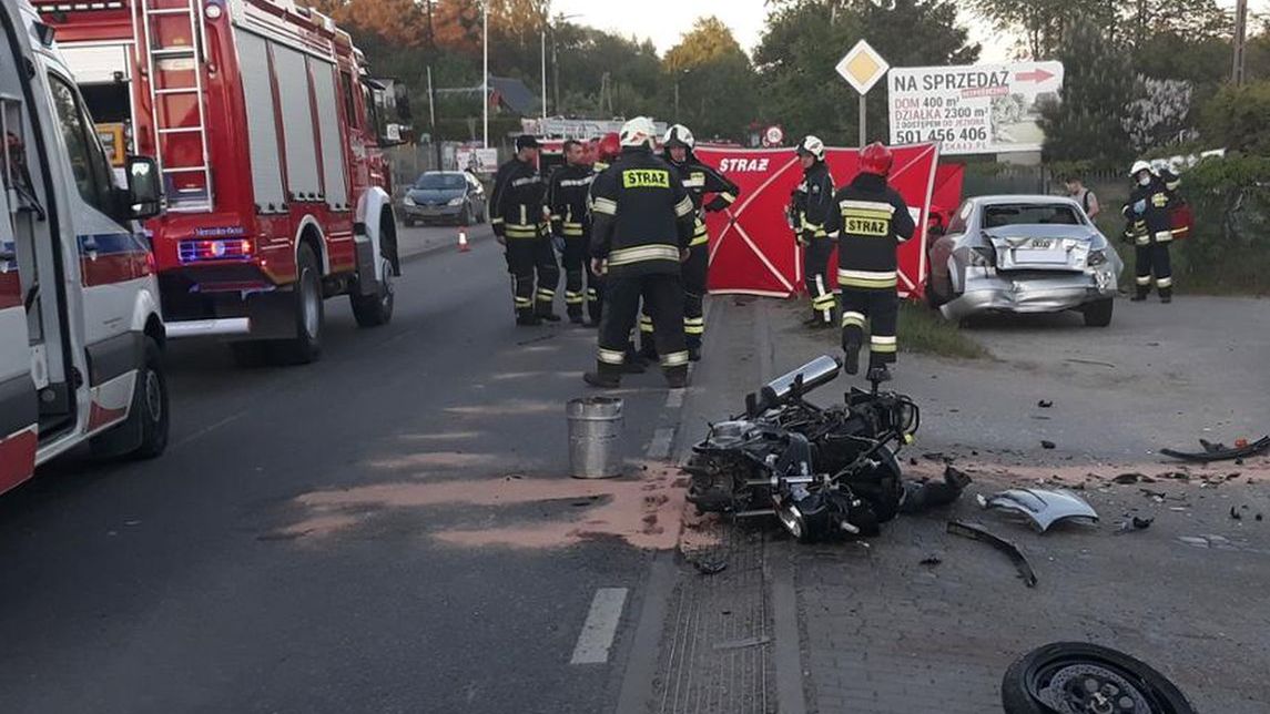 Sąd Rejonowy w Kartuzach skazał sprawcę wypadku drogowego, w którym zginął 26-letni motocyklista, na pięć i pół roku pozbawienia wolności. Zdjęcie z miejsca wypadku.