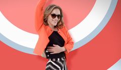 „Baw się wzorami, zaszalej z kolorami” w odzieżowej kampanii Allegro (wideo)