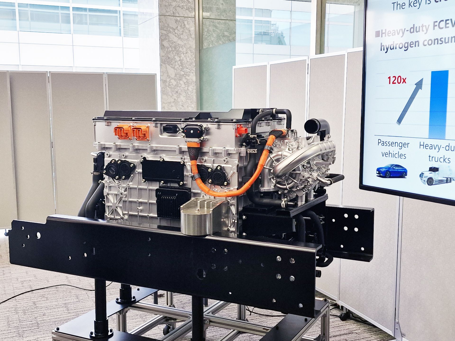 Ogniwo wodorowe dla aut ciężarowych - prototyp Toyoty