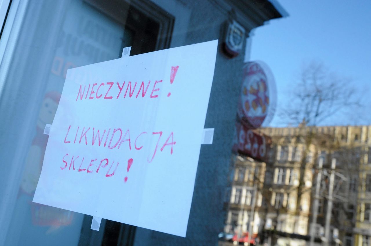 Znikają błyskawicznie. Kolejne sklepy w Polsce się zamykają