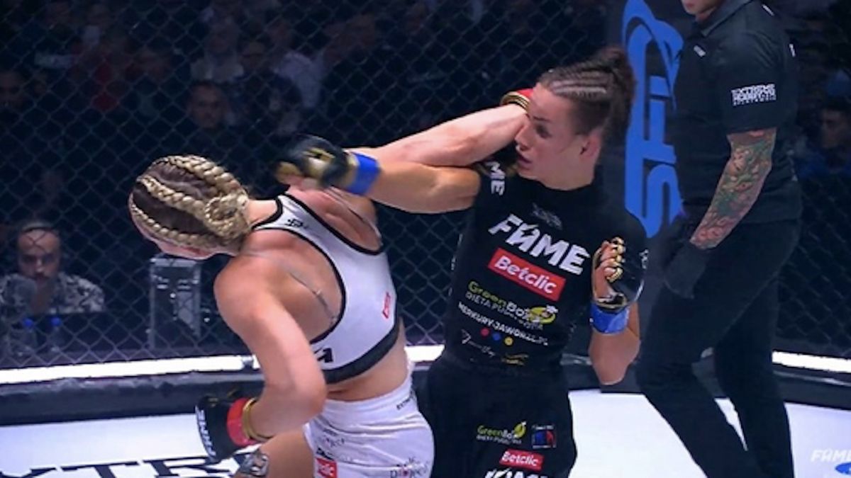 Walka Karoliny Bruszczyńskiej (z lewej) z Patrycją Wieją podczas gali Fame MMA 11 przyniosła sporo emocji