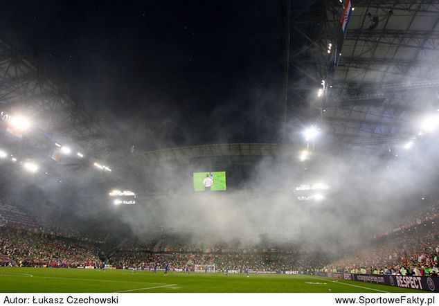 Kibice Chorwacji trochę zadymili poznański stadion.