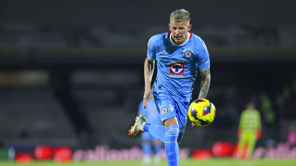 Getty Images / Agustin Cuevas / Na zdjęciu: Mateusz Bogusz w debiucie w barwach Cruz Azul