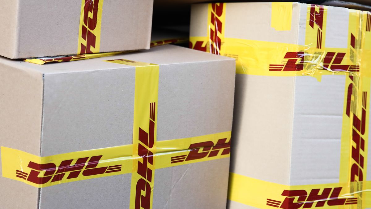 Uwaga na fałszywe maile od  "DHL Parcel",  fot. Getty Images
