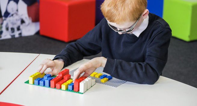 Lego Braille Bricks - nauka czytania metodą Braille'a za pomocą klocków Lego (wideo)