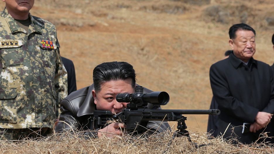 Kim Dzong Un testuje austriacki karabin Steyer SSG 08