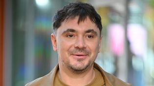 Bezrobotny Daniel Martyniuk tłumaczy, ile powinien zarabiać facet w Polsce. Znów odleciał?