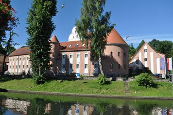 Ten hotel w mazurskim zamku przyciąga gości przez cały rok. Ma SPA, baseny i butikowe pokoje