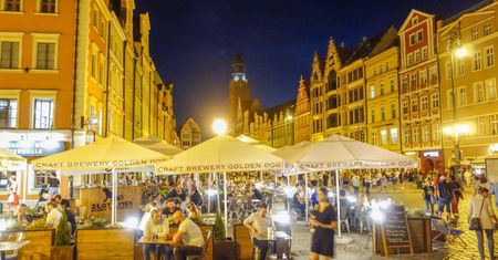Luzowanie obostrzeń wywołało restauracyjny boom. "Telefon zaczął dzwonić już w trakcie konferencji rządu"