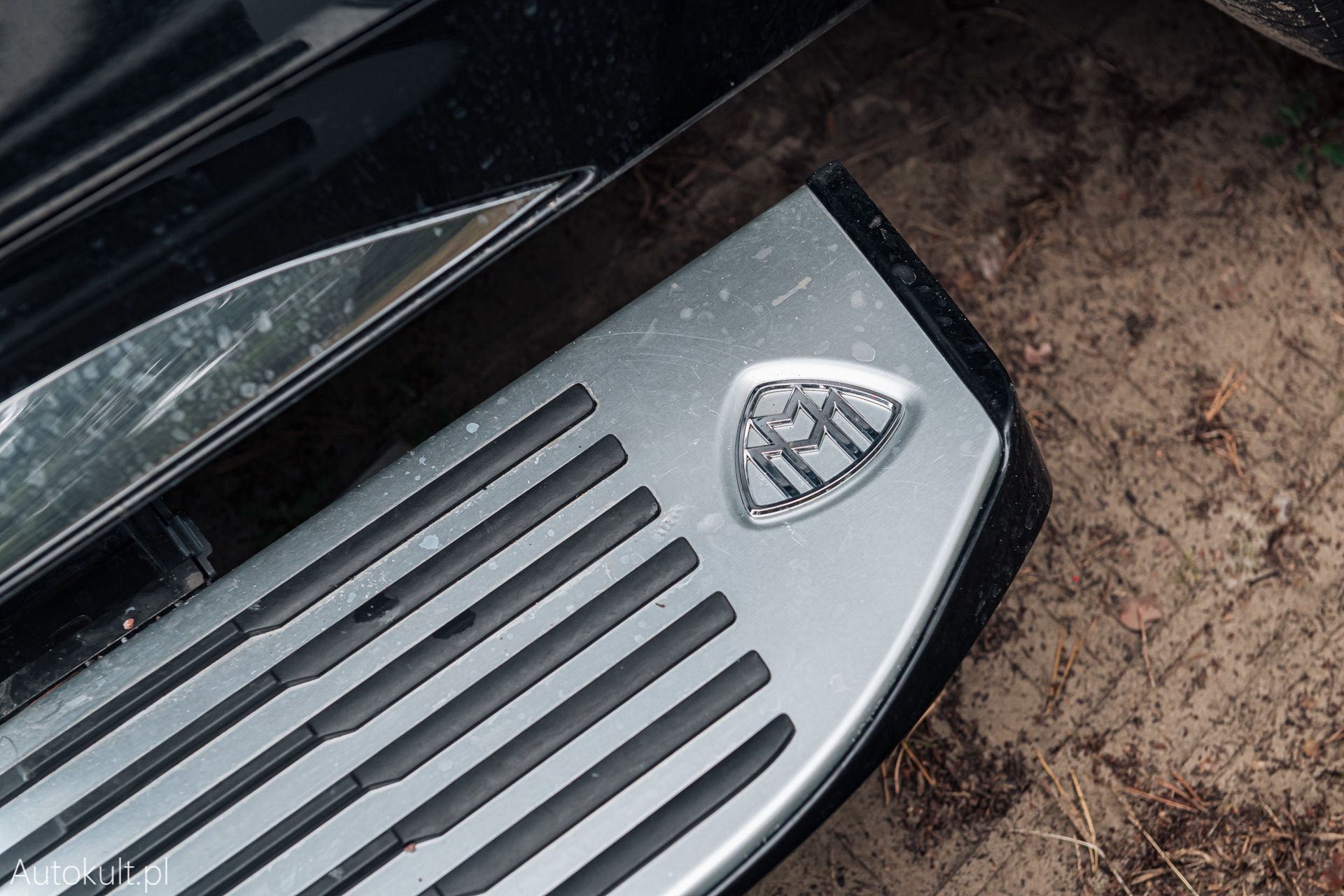 Range Rover (2022) vs Bentley Bentayga S (2022) vs Mercedes-Maybach GLS 600 (2022)