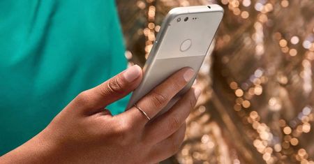 Pixel kończy swój aktualizacyjny żywot. Na tle iPhone'ów wstyd, ale jest lepiej niż obiecywał Google