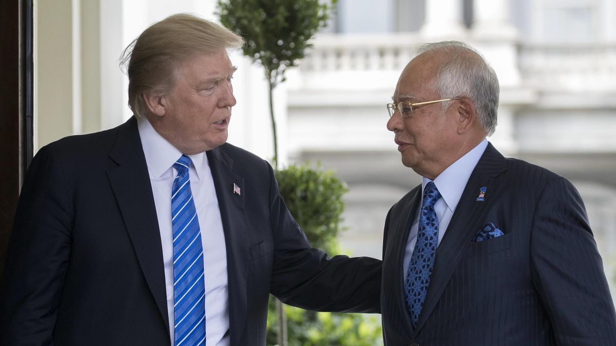 Ani Donald Trump, ani Najib Razak nie odnieśli się do śledztwa prowadzonego przez amerykański wymiar sprawiedliwości. Wedug śledczych premier Malezji zamieszany jest w pranie brudnych pieniędzy