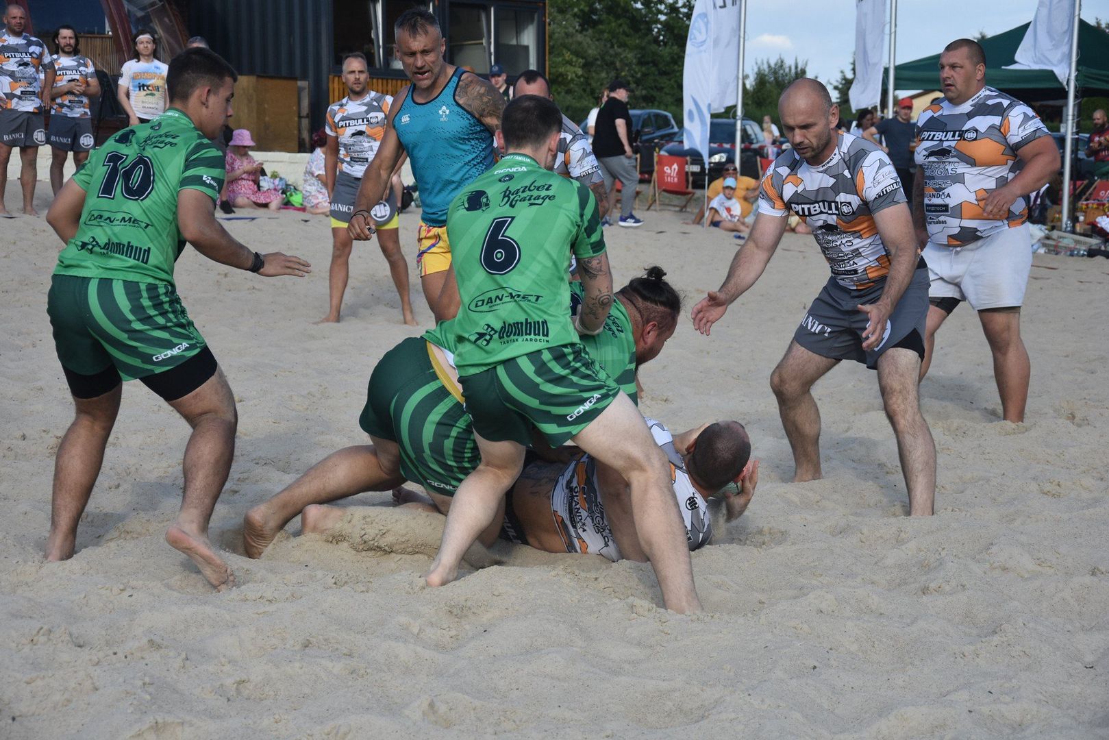 Sportowe emocje na Plaży Miejskiej w Śremie. Za nami Festiwal Sportu i dziesiąta edycja Beach Rugby [zdjęcia]