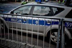 Wypadek w Żyrardowie. BMW staranowało kilka aut, 3 osoby ranne. Kierowca poszukiwany