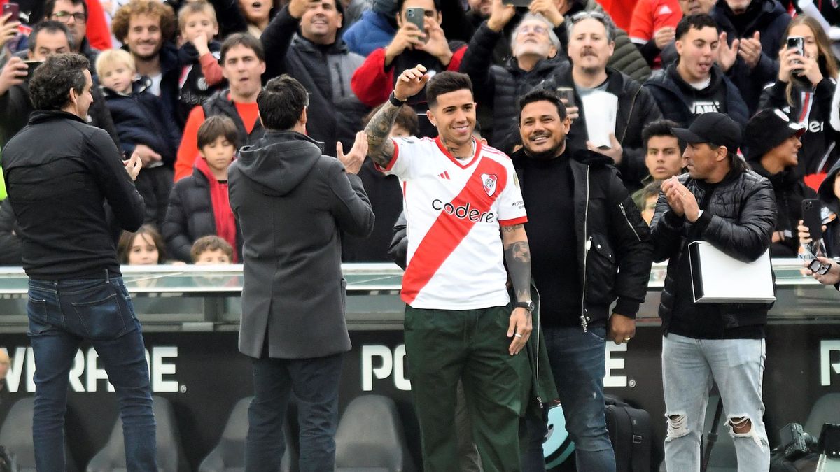 Getty Images /  Rodrigo Valle / Enzo Fernandez podczas wizyty na stadionie River Plate