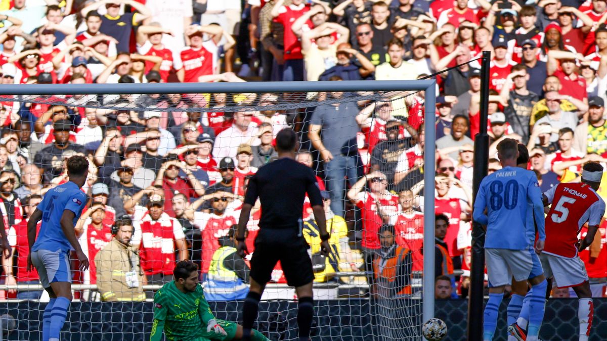 Zdjęcie okładkowe artykułu: PAP/EPA / Tolga Akmen / Na zdjęciu: Moment bramki na 1:1 w 11. minucie doliczonego czasu