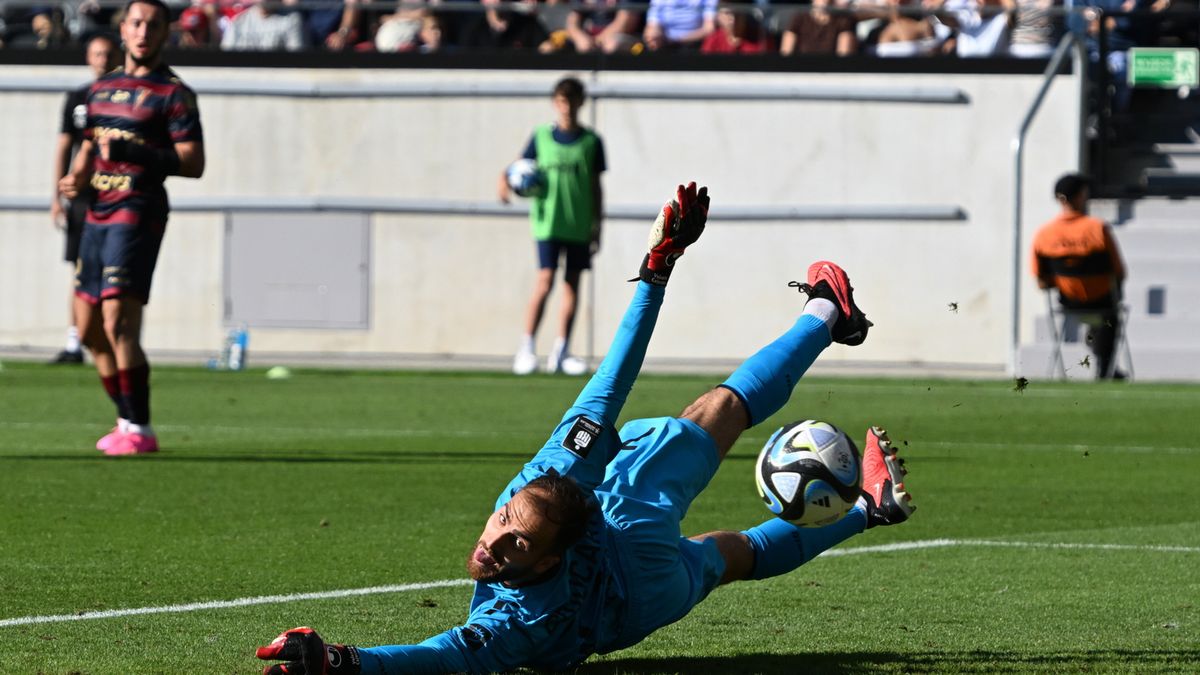 Valentin Cojocaru en el partido entre Pogoń Szczecin y Korona Kielce