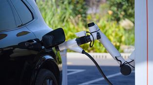 Geely ładuje się w megawatach. 4 minuty i jedziesz dalej.