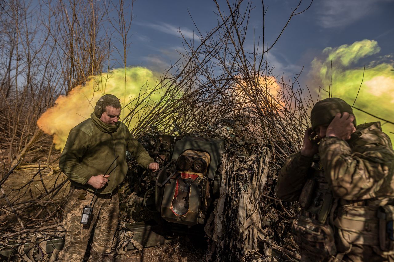 DONETSK OBLAST, UKRAINE - MARCH 4: Ukrainian soldiers fire D-30 artillery as the Russia-Ukraine war continues in the direction of Bakhmut, Ukraine on March 4, 2024. (Photo by Diego Herrera Carcedo/Anadolu via Getty Images)