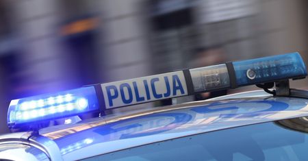 Strzały na posesji w Sieprawiu. 45-latek nie żyje, 47-latka trafiła do szpitala