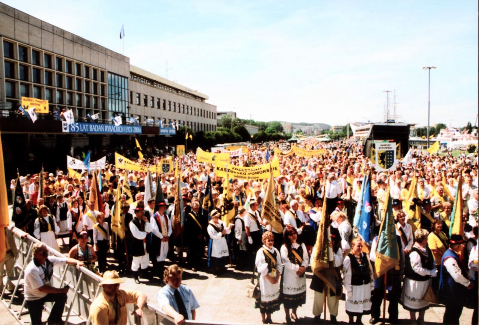 Na zjazd z 2006 roku w Gdyni  przybyło około 12 tysięcy Kaszubów