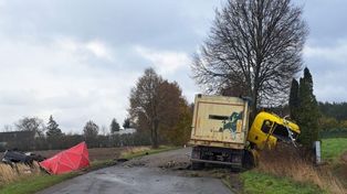 Kornica-Kolonia: Czołowe zderzenie toyoty i ciężarowej scanii