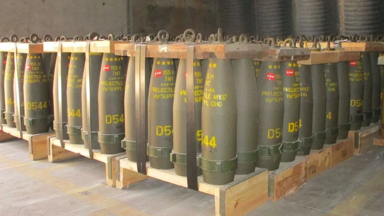 Artillery ammunition calibre 155 mm