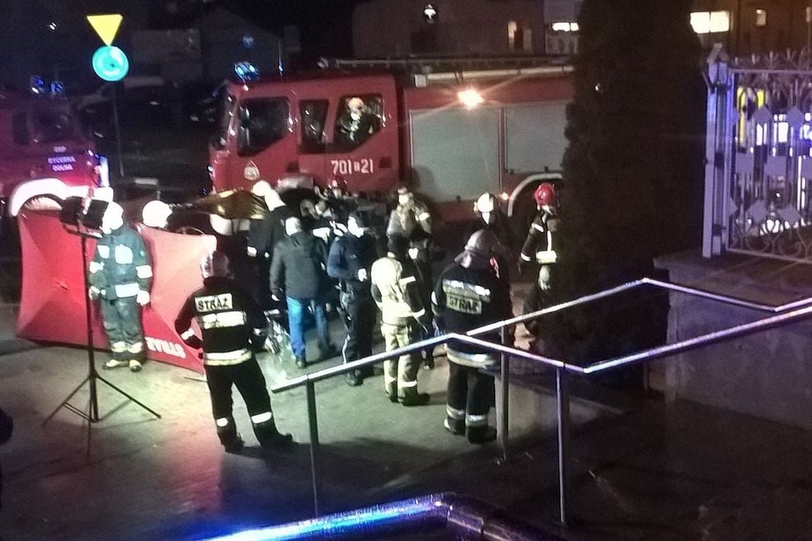 Śląskie. Dwie osoby zostały ranne po potrąceniu w centrum Rajczy.