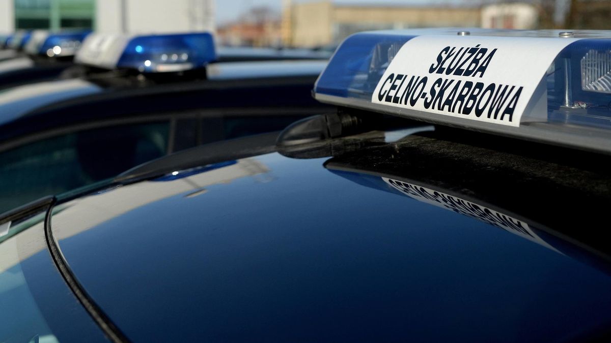 KAS będzie prowadzić sprawy korupcyjne we własncyh szeregach bez informowania policji czy CBA.