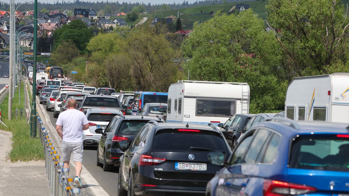 korek
Grzegorz Momot
d�ugi weekend, droga, g�ry, jezdnia, koniec maj�wki, korek, korki, maj�wka, podhale, podr� powrotna, powroty, powr�t, samochody, sznur samochod�w, trasa, zakopianka, zakorkowana