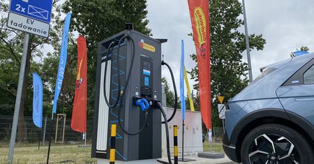 Nowość w Biedronce. Naładujesz auto elektryczne