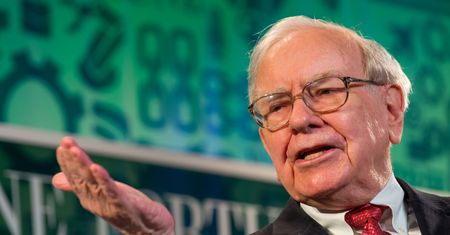 Warren Buffett nie wie, co zrobić z pieniędzmi. "Chcielibyśmy je wydać, ale nie wydamy"