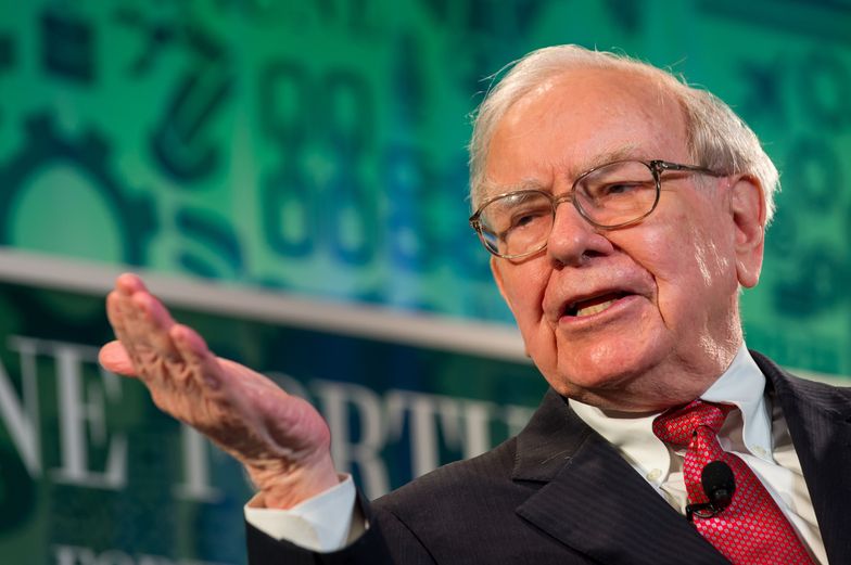 Warren Buffett nie wie, co zrobić z pieniędzmi. "Chcielibyśmy je wydać, ale nie wydamy"