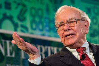 Warren Buffett nie wie, co zrobić z pieniędzmi. "Chcielibyśmy je wydać, ale nie wydamy"