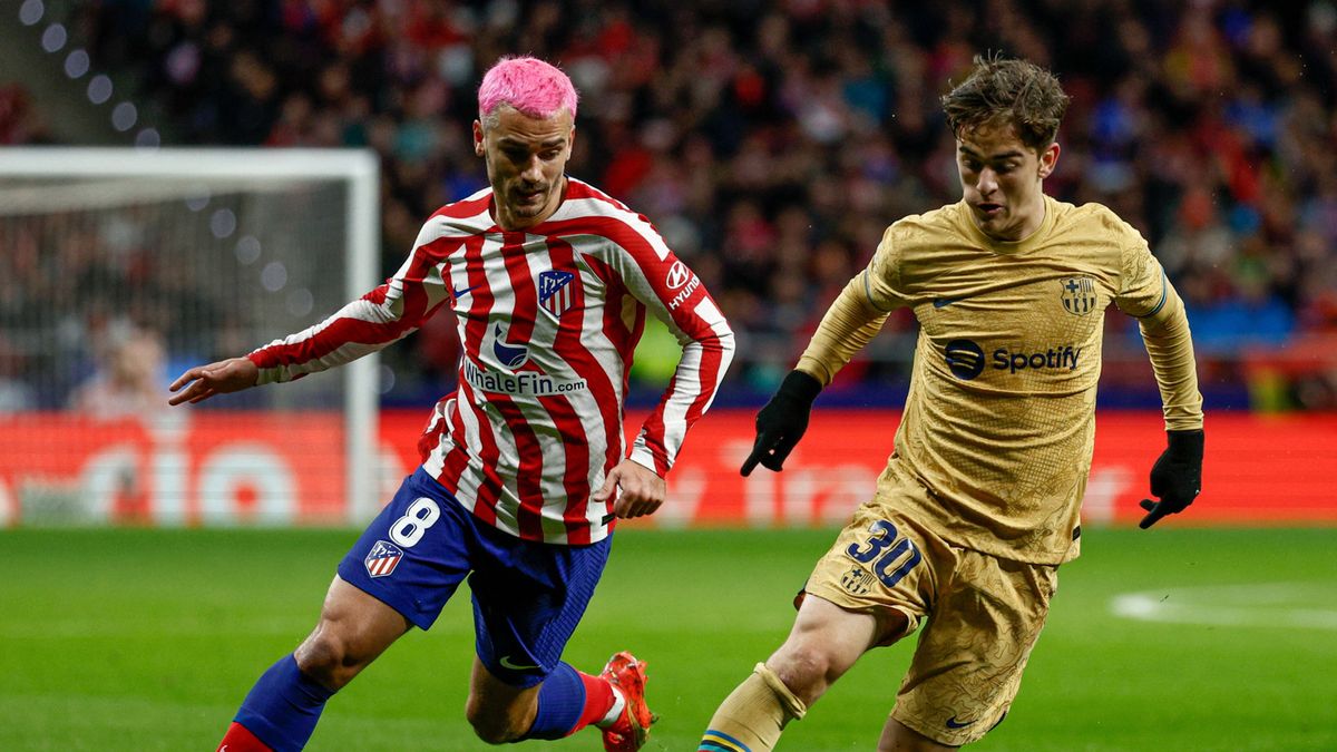 PAP/EPA / Rodrigo Jimenez  / Na zdjęciu: Antoine Griezmann i Gavi 