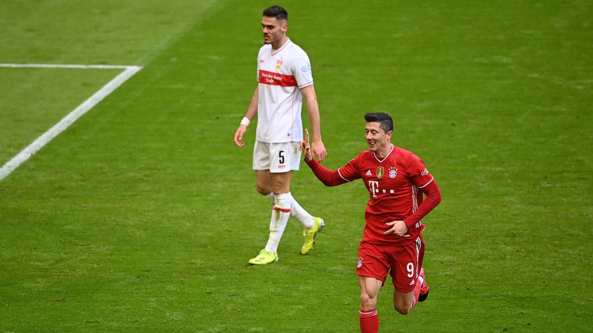 PAP/EPA / MATTHIAS BALK / Na zdjęciu: Robert Lewandowski (z prawej)