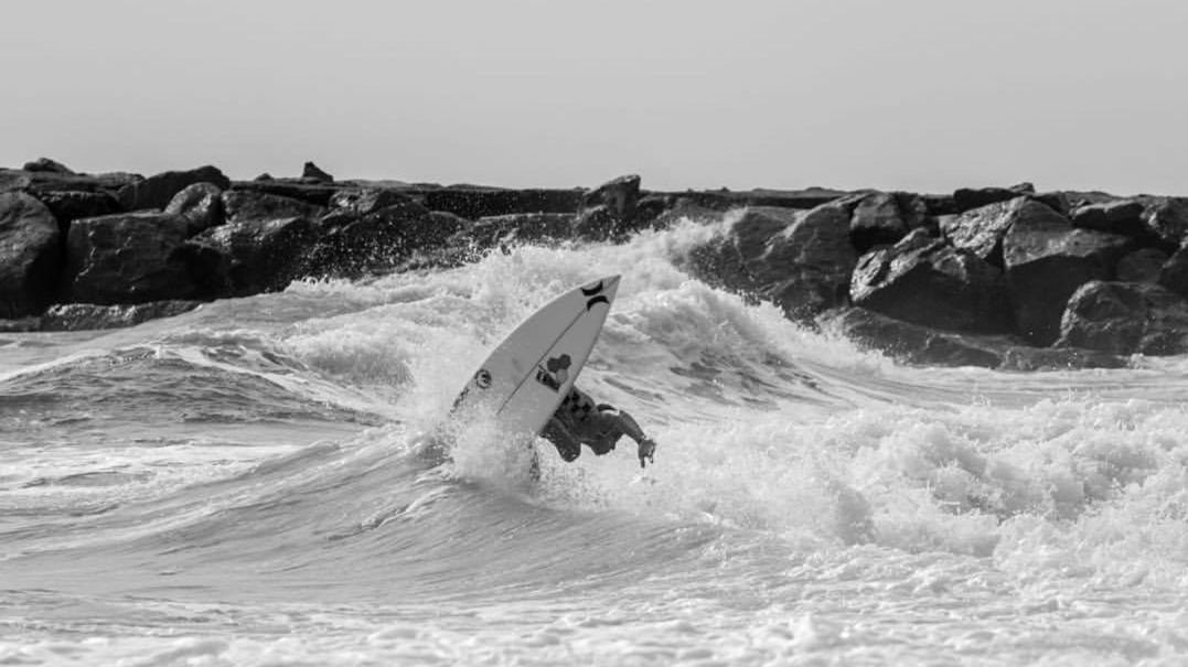 Zdjęcie okładkowe artykułu: Facebook / Zander Venezia / Surfing