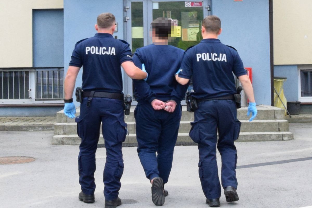 22-latek zaatakowany siekierą. Szokujące sceny w Suchej Beskidzkiej