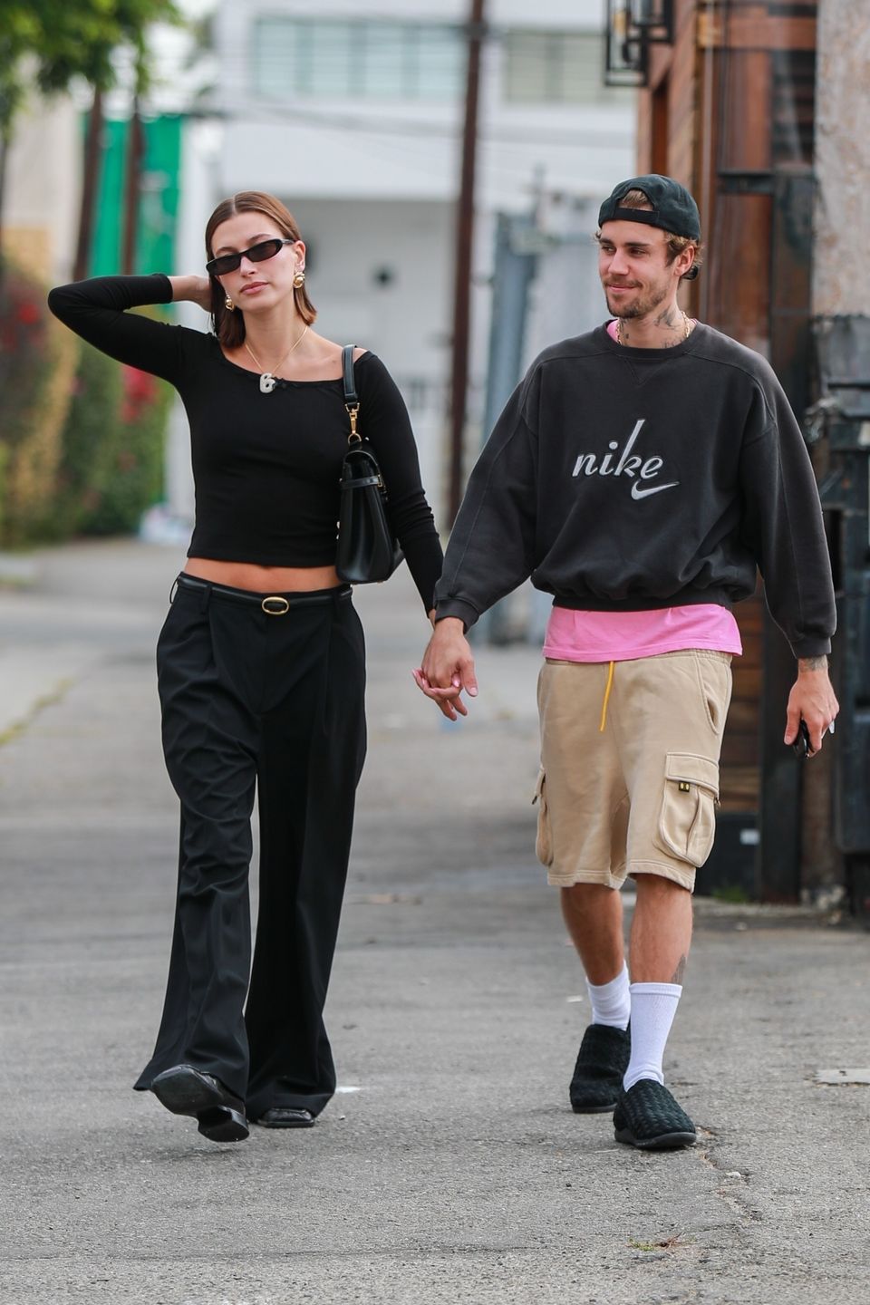 Justin i Hailey Bieberowie na porannym spacerze