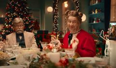 Igor Kwiatkowski i "Cud internetu" przy świątecznym stole w reklamie Plusa