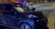 Warszawa: Zderzenie dwóch aut na Pradze-Południe. Jedno wjechało w słup
