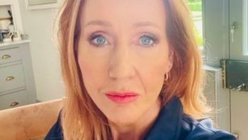 Skandaliczny pomysł J.K. Rowling w celu kontroli płci. Chce, by robić zdjęcia w damskiej ubikacji